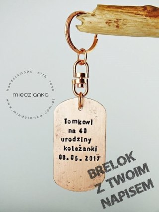 Urodzinowy brelok - nieśmiertelnik do kluczy
